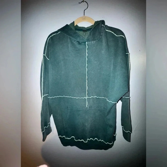 Wild Fable Women’s Oversized Seamed Hooded Green Sweatshirt size small NWT comfy - Picture 1 of 6
